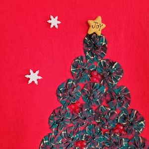 Port & Company Christmas Crew Neck Sweatshirt M Red Christmas Tree